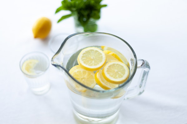 Limonlu Su İçmenin Faydaları Nelerdir